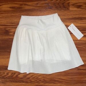 NWT Yogalicious White Pleated “Lightstreme Hybrid Strut This Skort”